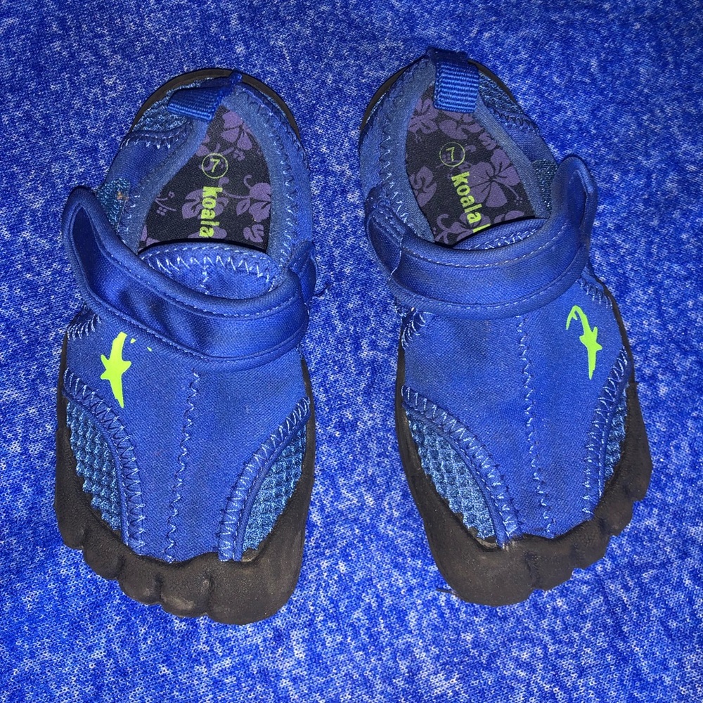 Boys shoes